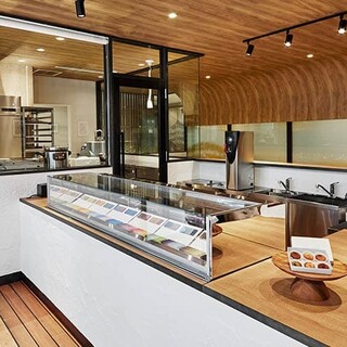 LITTLE MOTHERHOUSE CHOCOLATE FACTORY SHOP_1