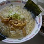 フォーラムめん　製麺事業部 - 塩ラーメン大細麺(３００円)とミニチャーハン