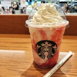 スターバックス・コーヒー - ストロベリーとストロー