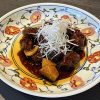 広東料理　翡翠廳 - 江蘇州鎮江香酢を使った黒酢すぶた(¥3,593)