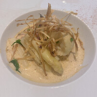 ラトラスフィス - 筍とホワイトアスパラガスと毛蟹のムース　毛蟹のジュ