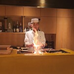 銀座 稲葉 - 目の前で藁焼きのパフォーマンス