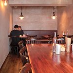 GRAMERCY TABLE - 店内のテーブル席の風景です