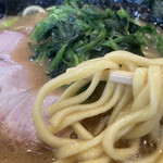 横濱家系ラーメン 海老名家 - このゴワッとした堅めが好きだ。