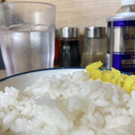 横濱家系ラーメン 海老名家 - ご飯は必須。