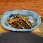 グッドフードスタジオ カルダモン - 新ごぼうとニンニクの芽のきんぴら