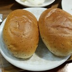 キッチン ブルー グローブ - グラハンロールパンのアップ