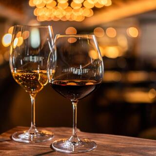 Wine and cocktail free flow (all-you-can-drink) course available