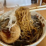 麺武 はちまき屋 - 醤油を纏った麺がvery nice、