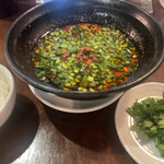 虎穴 - トッピングのパクチーと、ジャスミンライス