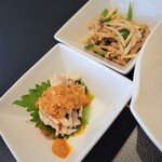 四川飯店 - 小鉢。手前が棒棒鶏、奥が豚肉と野菜の炒めもの。