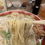 広州市場 - 細ストレート麺はしっかり目の歯応え