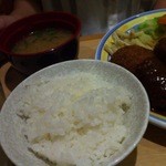 洋食屋 双平 - 定食のご飯とお味噌汁