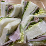 ケーワン - ハムとレタスたっぷりで美味しいです