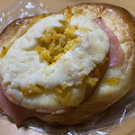 ケーワン - 少し甘めのパン生地にハムとタマゴサラダとマヨネーズの味が美味しいです