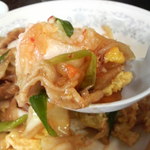 新華苑 - 野菜に肉にキムチ。