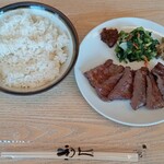 牛たん炭焼き 利久 - 単品牛たん焼3枚6切、麦飯