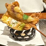 Wasabi - 季節の串揚げ〜そら豆とさくら海老の団子　辛酢味噌のホタルイカ　タタミイワシ　蕪　雲足