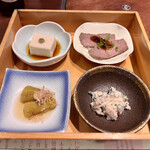 櫻正宗記念館 櫻宴 - 胡麻豆腐、茄子の煮浸し、ローストビーフ、和え物
