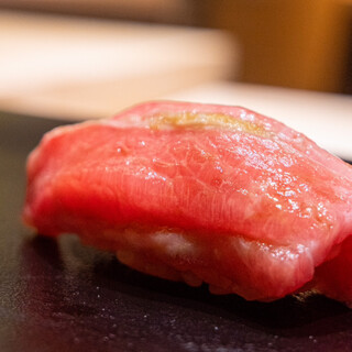 Uses the legendary "Fujita tuna".