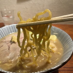 灼味噌らーめん 八堂八 - 麺