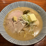 灼味噌らーめん 八堂八 - 味玉味噌ラーメンにバター¥1250