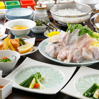 河豚烹飪專家將為您呈現一門引人入勝的套餐，以最優質的虎河豚為特色。