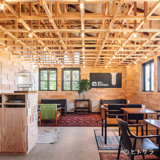 開放的でくつろげる店内と幅広い年齢層が楽しめるメニュー