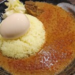 Motomachi Satonaka - チキンカレー スパイシー 並・半熟味付玉子 アップ