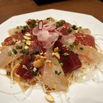 China Table 花木蘭 - 特製中華ダレ本日のお刺し身二種