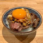 焼肉うしこぞう - 山ロース、納豆、玉子かけご飯！　(≧∀≦)
