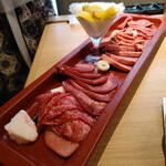 和牛放題の殿堂 秋葉原 肉屋横丁 焼肉 - 