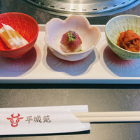 東京焼肉 平城苑 銀座5丁目店 - 右　ガリのキムチ漬け　絶妙