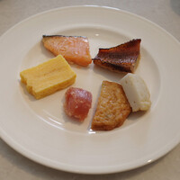 オチェーアノ - 赤魚の西京焼き、焼き鮭、厚焼き玉子、明太子、さつま揚げ