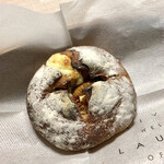 メゾン ムラタ - いちぢくとクリームチーズのカンパーニュ はちみつがけ ¥260