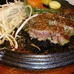 ステーキ かうぼーい - ヒレのレア、鉄板だとすぐに焼けて行き、、