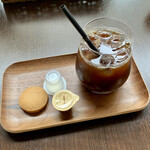バルバルキッチンアメリ - アイスコーヒーS(¥300)
      クッキーが付いてくるが、これがまたとても美味しい！