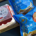 田口乳業 工場直売店 - 贅沢苺ｼｮｰﾄｹｰｷ 160円、北海道生ｼｭｰｸﾘｰﾑ  1ｹ 50円。