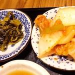 天神たんか - ピリ辛の辛子高菜とニンニクの効いた自家製キムチでご飯も進みます