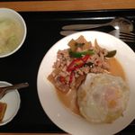 バンセーン アロイチンチン - ガパオラーカオ  鶏肉とバジル炒め