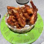 根室花まる - イカゲソ唐揚げ。アツアツです！