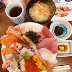 北のグルメ亭 - 海鮮丼とカニ汁