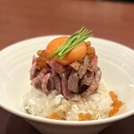 酒肴場 屯 - 【限定（サイド）】和牛ローストビーフユッケ丼¥800