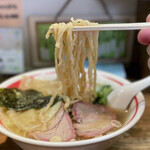 麺壱 吉兆 - ピロピロ中太麺