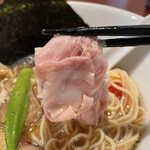 酒肴場 屯 - 低温調理のチャーシューは冷やしの時は超薄切りのミルフィーユ状