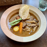 バルバルキッチンアメリ - タンシチュー
      抜群の美味！これぐらいちゃんと作られたタンシチューを食べるのは久々だ。添えられた野菜も本当に美味しいが、惜しむらくは肝心のタンの量。値段を考えればいたしかたないのだが…。