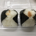 Komeyano Tedukurionigiri Tashi - 鮭 160円/梅 210円