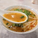 サイアム食堂 - トムヤムクンヌードルのスープ