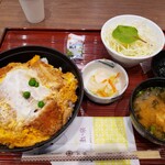 とんかつ まい泉食堂 - ロースかつ丼 950円