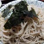 やぶ平 - ザル。海苔がえらく大きく切ってあった笑。でも蕎麦は好みの更科系。